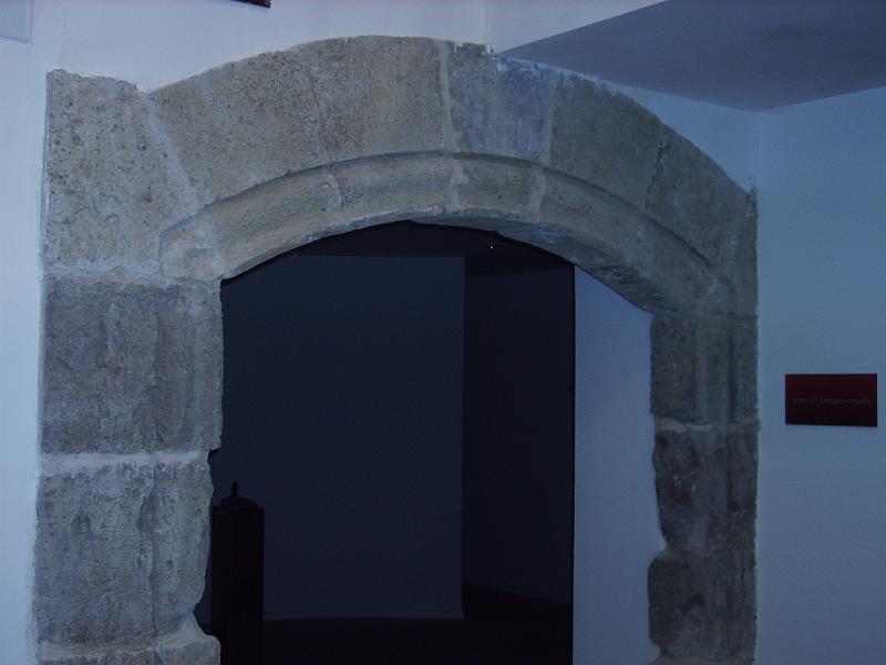 Arco de acceso a la sala EL OBSERVATORIO